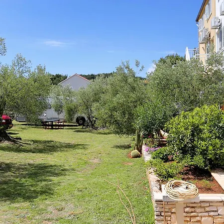 4393a Apartment *