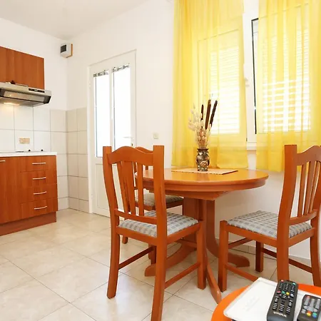 4393a Apartment Lumbarda